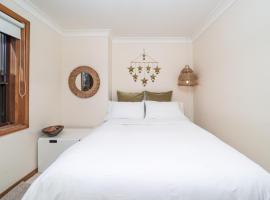 Point Clare - Relax and unwind - Greenery & Birdsongs，位于Point Clare的酒店
