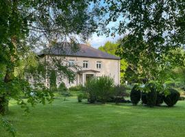 18 oaks Private Countryside-palace apartments，位于包斯卡的酒店