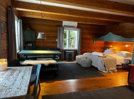 Cottage with sauna, in the heart of the Tammisaari，位于埃克奈斯的酒店