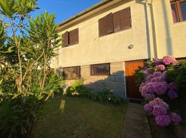 Beach House in prime location!，位于拉布鲁吉的酒店