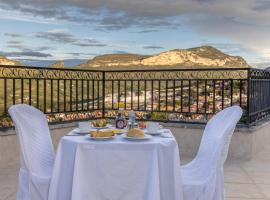 Diamantina Falls Boutique Hotel & Spa，位于伊比科阿拉的带按摩浴缸的酒店