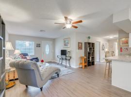Pet-Friendly Yard Summerfield Home Near Golf，位于Summerfield的酒店