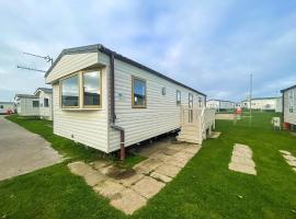 6 Berth Caravan With Side Decking At Barmston Beach Holiday Park Ref 62011Cv，位于Lund的露营地