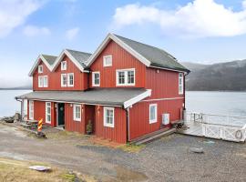 Tjeldsund Rorbu，位于Steinsland的酒店