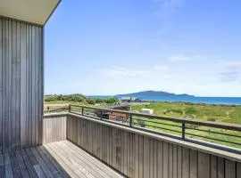 Sunset Over Kapiti - Waikanae Holiday Home