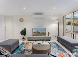 Spacious 4-Bedroom House in Peaceful Epping，位于Epping的酒店