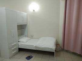 Ruby Star Male Bed Space Comfort Convenience in Dubai 426，位于迪拜的酒店