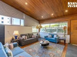 StayVista at Cheerio - Elysium Estate Valley View 2BR, Bonfire & Meals