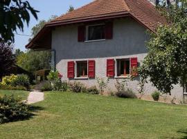 Maison de famille entre lacs et montagnes，位于Cusy的酒店
