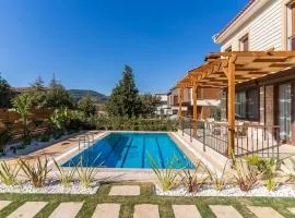 Luxurious Villa with Pool and Great Garden