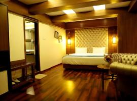 Hotel Reyansh Grand Boisar，位于Boisar的酒店