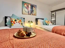 Borage House- Crawley,3BR House, Wifi, Parking, Close to Gatwick Airport, Contractor friendly, short and long term stays welcome