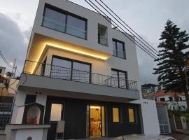 SCIROCCO SUITES Madeira - Ocean View，位于Água de Pena的酒店