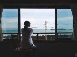 港に停泊する町のフロント moyai 舫