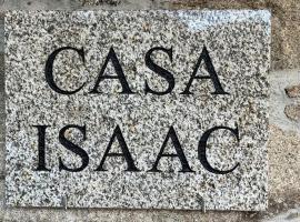 Casa rural Isaac - Casa turismo rural con piscina cerca de Santiago de Compostela，位于Amés的酒店