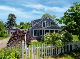 Large Deck Fire Pit Dog Friendly Near Beach - Sleeps 10