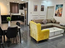 The 8 Luxury Apartments，位于阿克拉的酒店