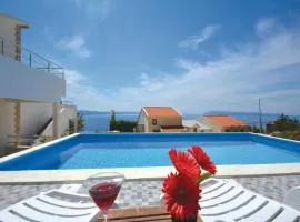 Relaxing Villa with swimming pool, jacuzzi and entertainment equipment