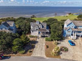 Waterfront luxury w-beach resort-pool-golf-tennis-fishing & views!，位于纳格斯黑德的宠物友好酒店