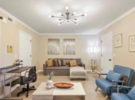 #81 Beautiful Large 2 Assigned Parking Pool Pet Friendly Near All
