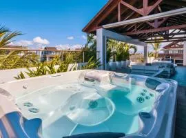 Luxury Penthouse with Jacuzzi, 2 min to Beach