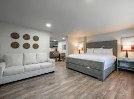 Cove Creek Lodge 107 Lakeside Executive King Suite
