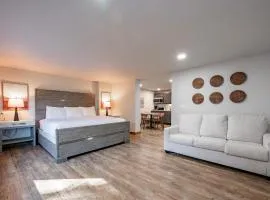 Cove Creek Lodge 108 Lakeside Executive King Suite