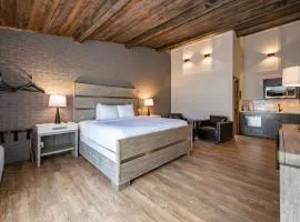 Cove Creek Lodge 219 Lakeside Executive King Suite