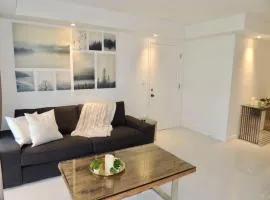 Lux design 2 bedroom unit sleep 4 in SoBe bst area