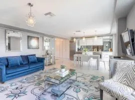 Luxury Large 1BR at The Carlyle SoBe Sleeps 4