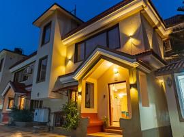 4 bhk villa with pool hilton candolim，位于尼禄的酒店