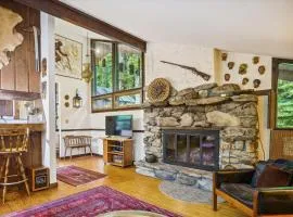 Perfect secluded 3 bedroom cozy getaway home Hawk Landing