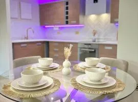 Lux Stays - Luxury Apartment with Jacuzzi in Leeds City Centre