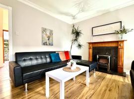 Central 2BD Townhouse in the Heart of Dublin 1，位于都柏林的酒店