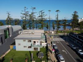 Dee why apartment on the beach with huge balcony，位于Deewhy的酒店