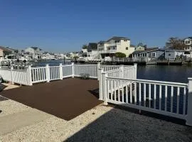 5 Bedroom Lagoon Front - New To Rental Market