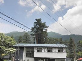 ペンションローザンヌ，位于富士河口湖的酒店