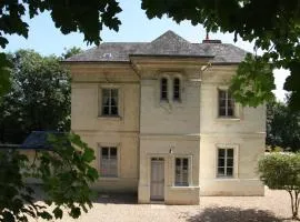 La maison de Léonard, Aux grilles du Château de Saint-Aignan-sur-Cher