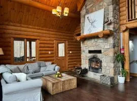 NOUVEAU Chalet luxueux en bois ronds avec SPA, chargeur EV, Tremblant