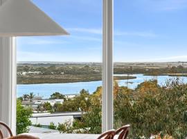 Coastal Beach House with Panoramic Views and Stunning Sunsets，位于格罗夫海洋的宠物友好酒店