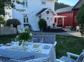 Exclusive 1920 century villa 10 min from AirPort，位于Malvik的酒店