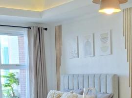 Luxury Bohemian Suite Venice Canal Mall & BGC Views