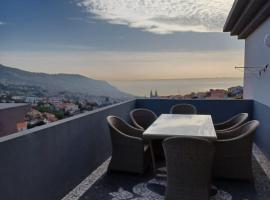 Ocean Paradise Til II，位于丰沙尔的自助式住宿