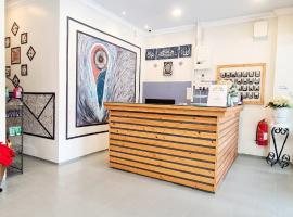 Pine Lodge BY EVR Previously YSS indrawasih，位于北赖的酒店