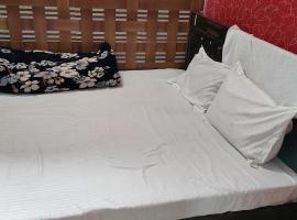Champaran Hotel n Restaurant，位于德拉敦的酒店
