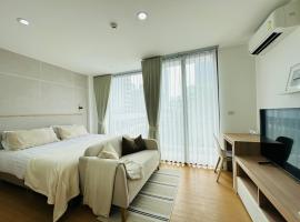 6th Avenue Sukhumvit BKK 308 BTS Asoke & Nana MRT Sukhumvit，位于Bang Kapi的酒店