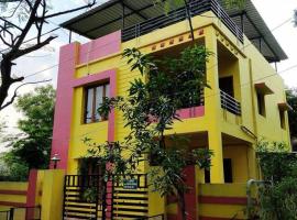 Carmel Villa in a gated community，位于Secunderabad的酒店