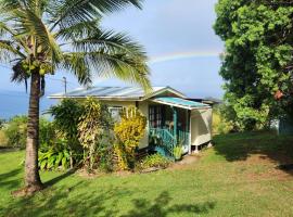 Sunrise Farm Cottage I - 180 Degree OceanViews Stargazing Whale Watching on Hamakua Coast Hawaii，位于Papaaloa的农家乐