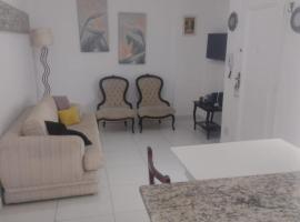 Apartamento Vento e mar - 2 quartos com sacada na quadra da praia do gonzaga，位于桑托斯的酒店