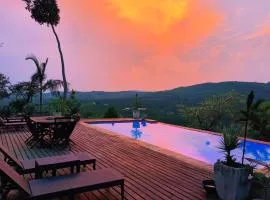 Hill Top Villa - Private Room In A Home